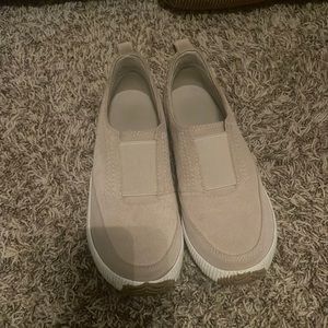 Sorel tennis shoes size 8.5